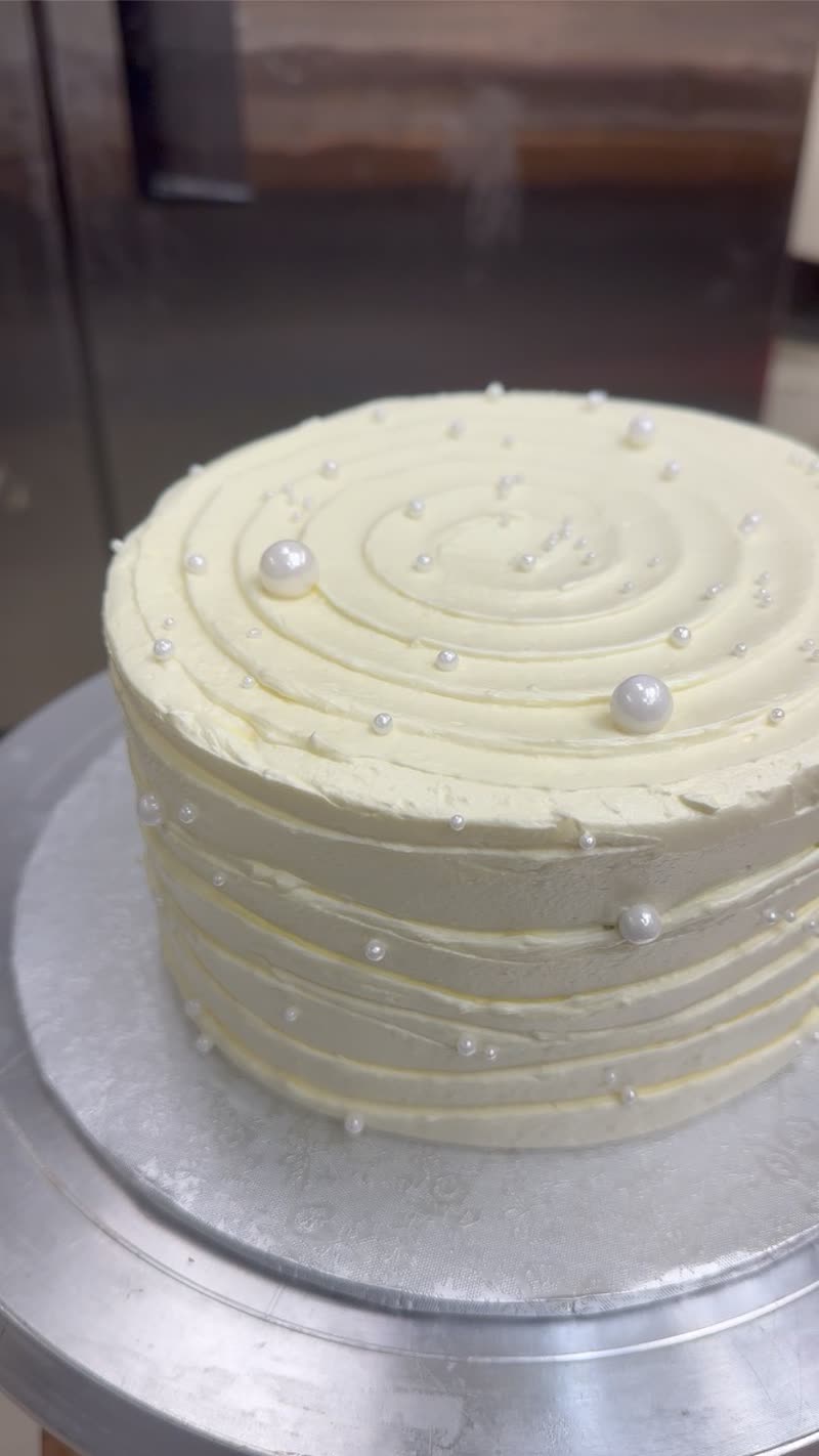 Ivory cake with sugar pearls