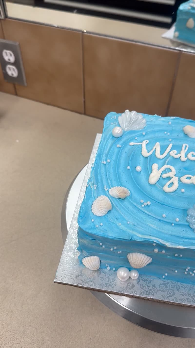 Welcome baby cake with shells and pearls