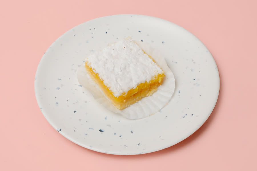 Lemon square dusted with icing sugar