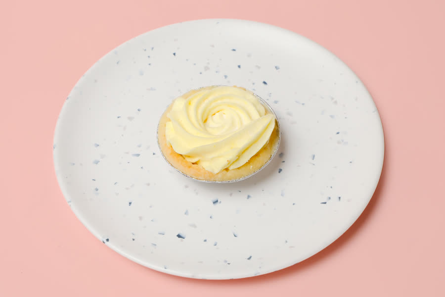 Lemon tart with piped lemon cream