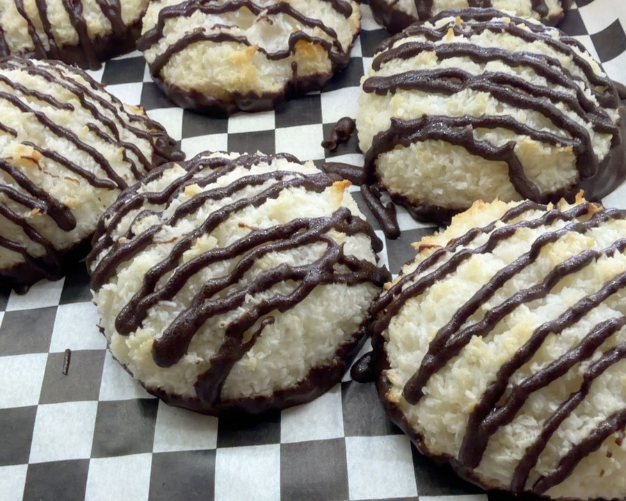 Dark Chocolate Macaroon
